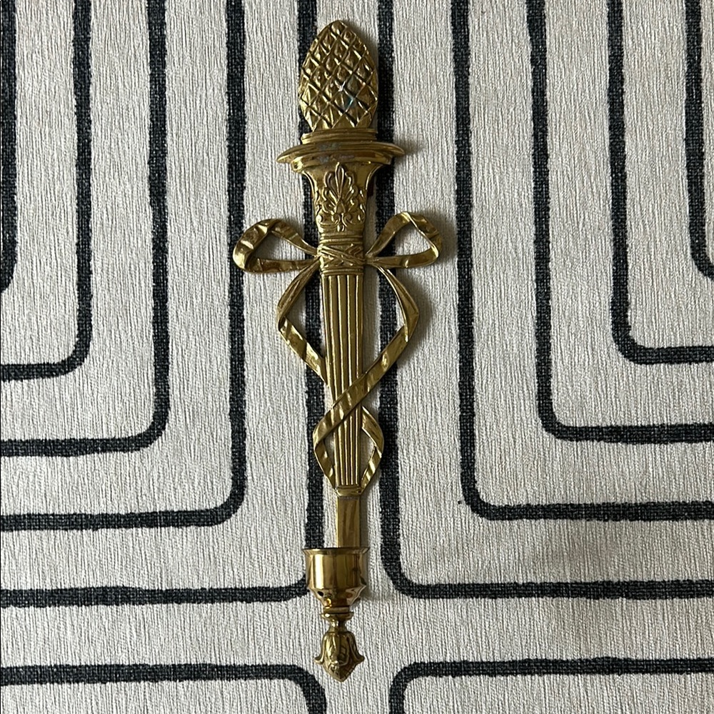 Brass Sconce with Bow and Pineapple Details